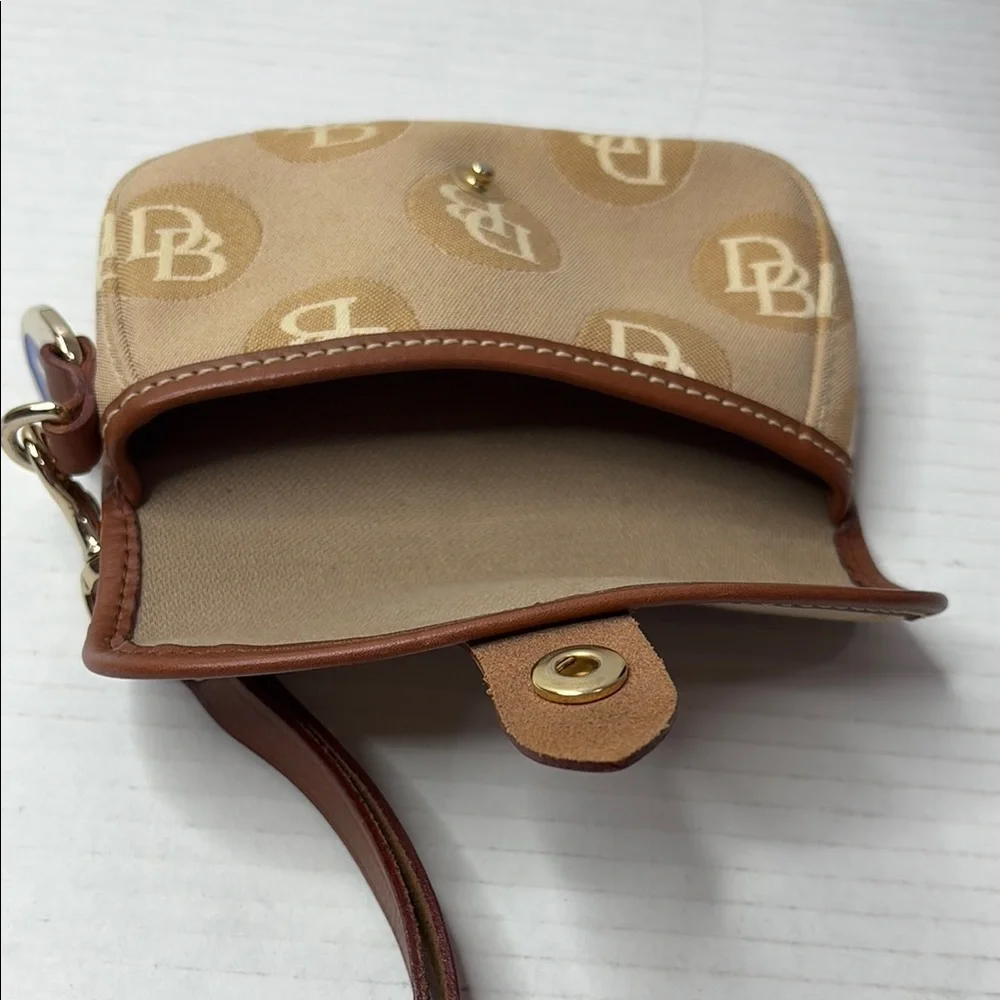 DOONEY & BOURKE Vintage Signature Brown Canvas Leather Monogram Wristlet